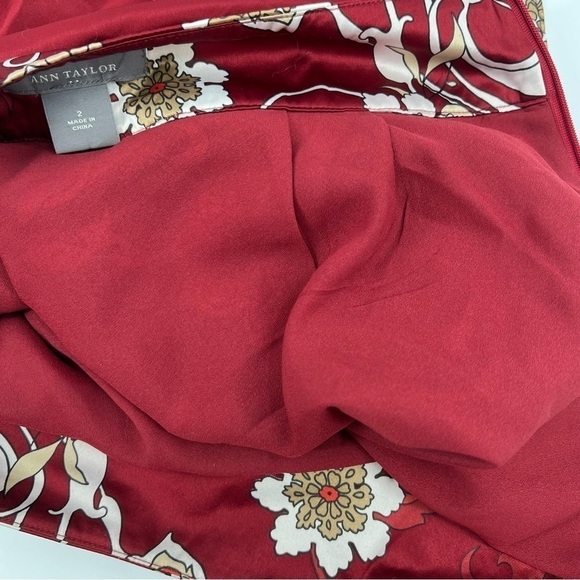 Ann Taylor Red Floral Lined Side Pleat Above The Knee Skirt Size 2 Women's - Picture 10 of 11